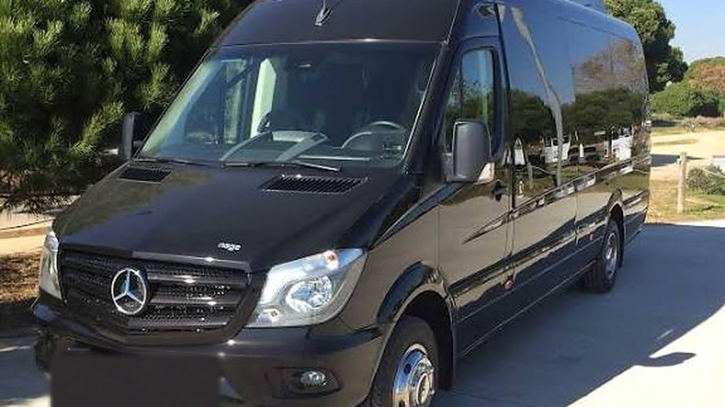 Minibus — Groups transfer vehicle